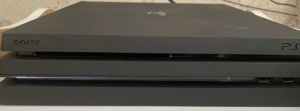Ps4 Pro 1TB с 27 топ играми + 4 джойстика