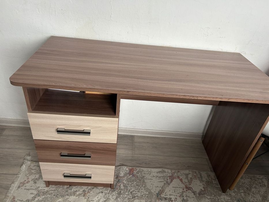 Продам стол+ стул на колесиках