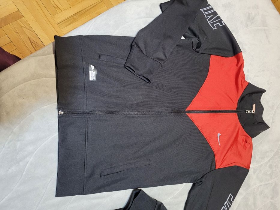 Спортен екип на NIKE