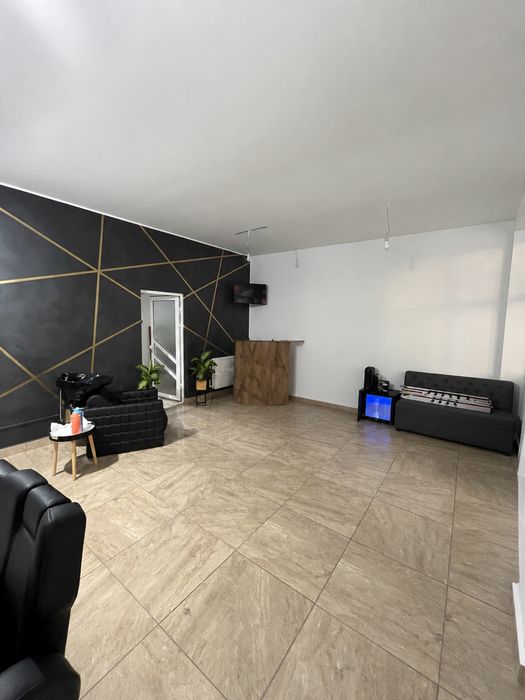 Inchiriez  spatiu comercial!!