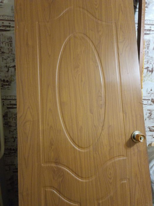 Продам межклмнтаные двери 2х60 2х80