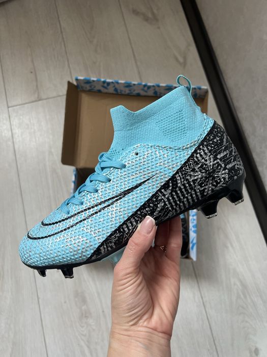 Бутсы футбольные