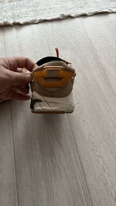 Продам фирменный кроссовки