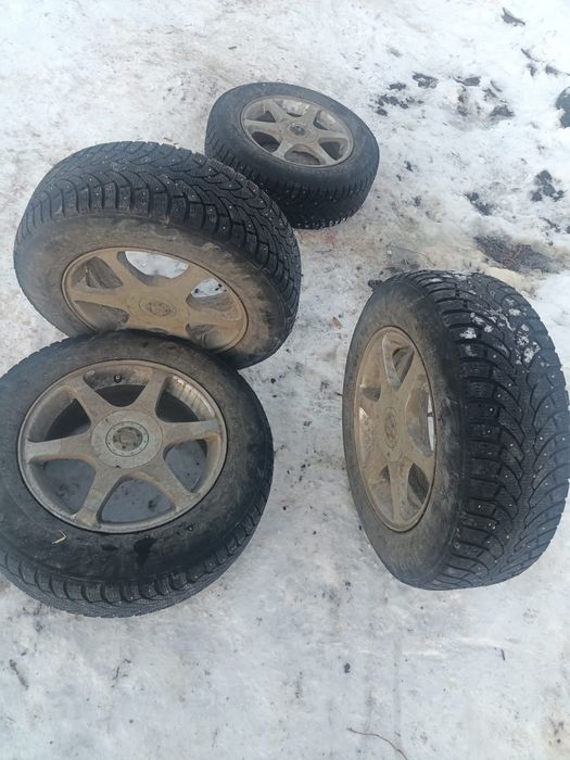 Продам шины от рав 4