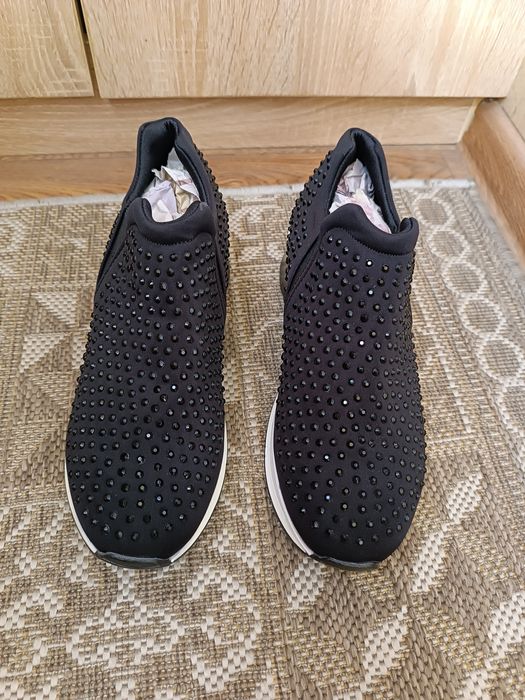 Кроссовки не ношеные