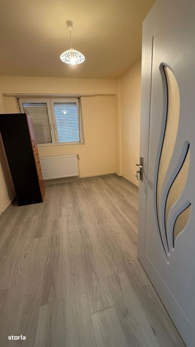 Apartament cu 3 camere decomandate, complet renovat,ultracentral Carei