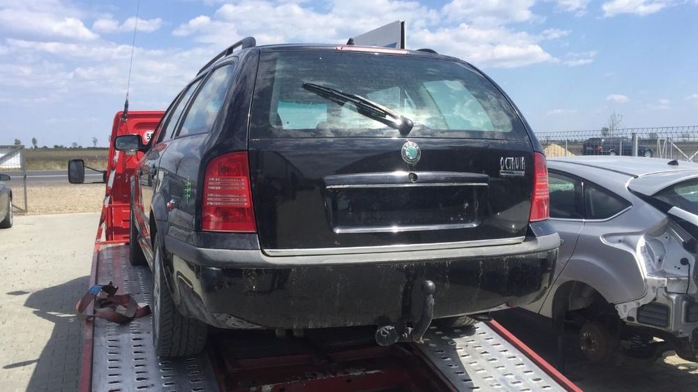 Dezmembram Skoda Octavia 1,1.6 benzina an fabr 2005