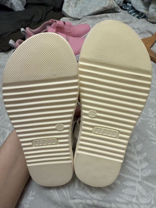 Продам детскую обувь