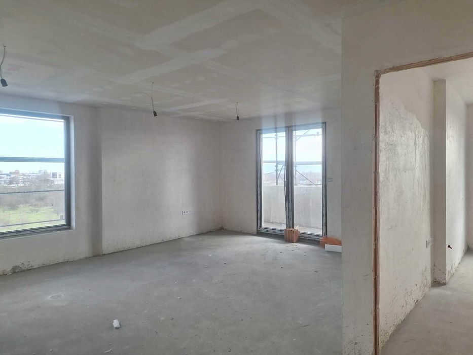 Двустаен офис в ж.к. 'Владислав Варненчик'