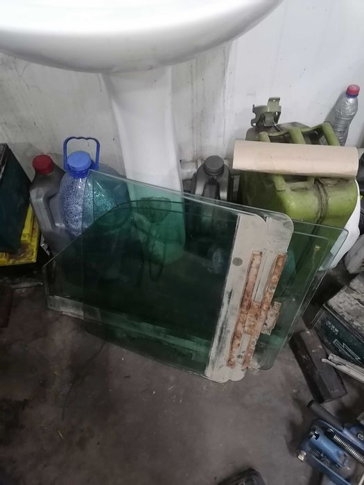 Стекла от Волги  газ 3110