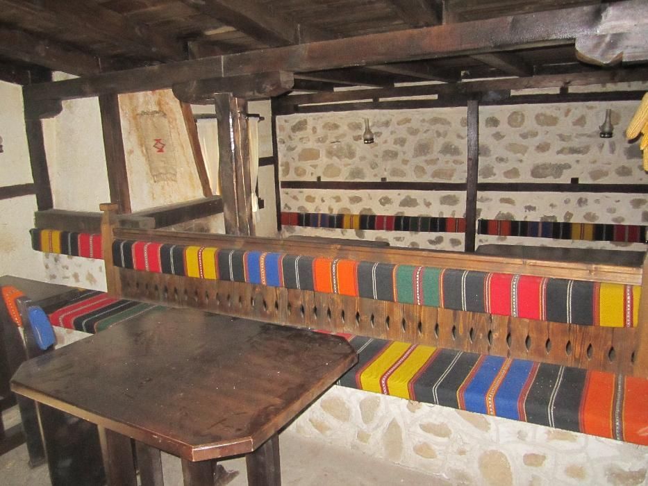 Дава се под наем Заведение в Банско - 200 кв.м за 1000 € - Снимка #3