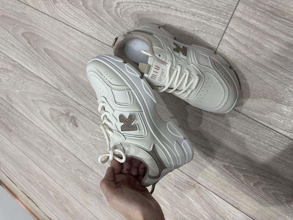 Продаю новые кроссовки