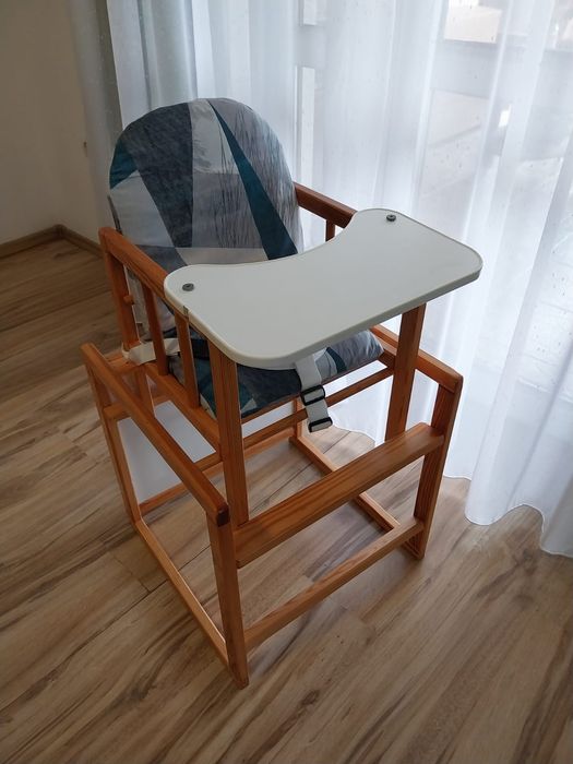 Scaunul multifunctional din lemn