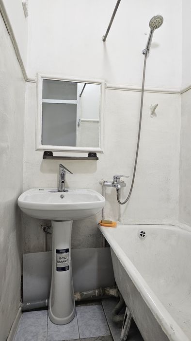 Аренда офис  51 м.Кв первая линия Акмаль Икрамова Орент. Скорая помощь