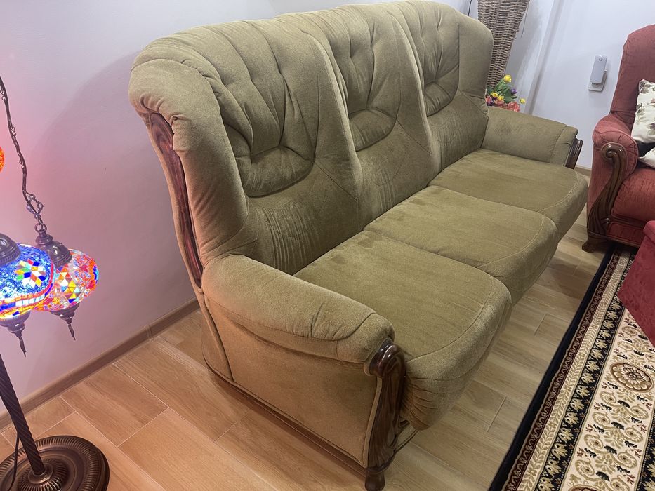 Красив триместен диван
