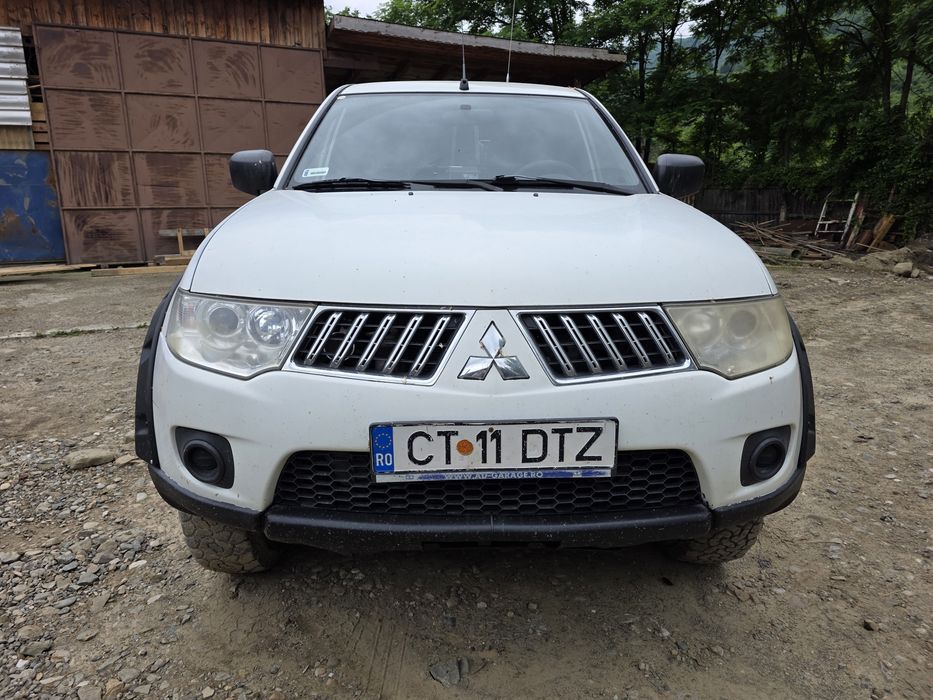 MITSUBISHI L200 2011