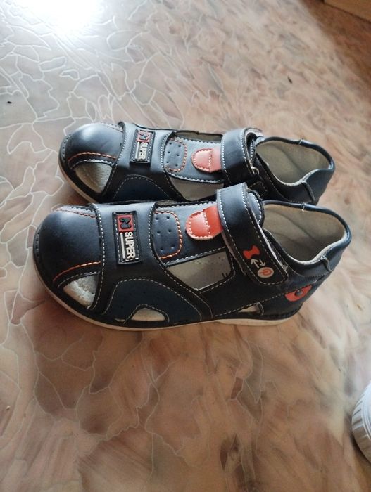 Сандали новые один раз одели