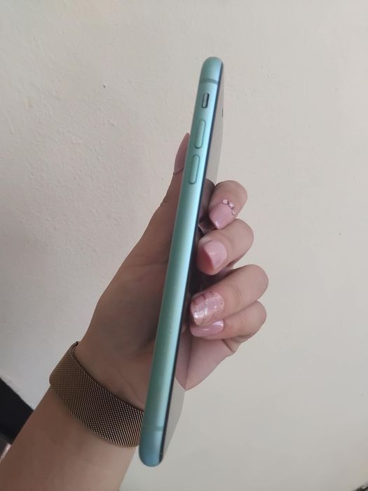 Iphone 11  тюркоаз