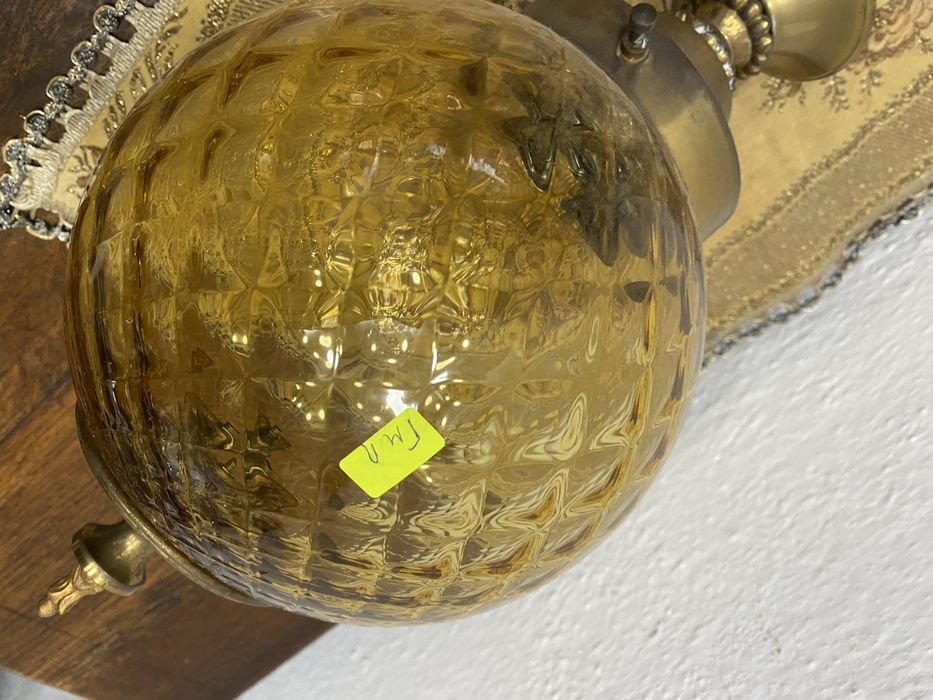 Винтидж белгийски полилей с кехлибарено стъкло и месинг 1950-те