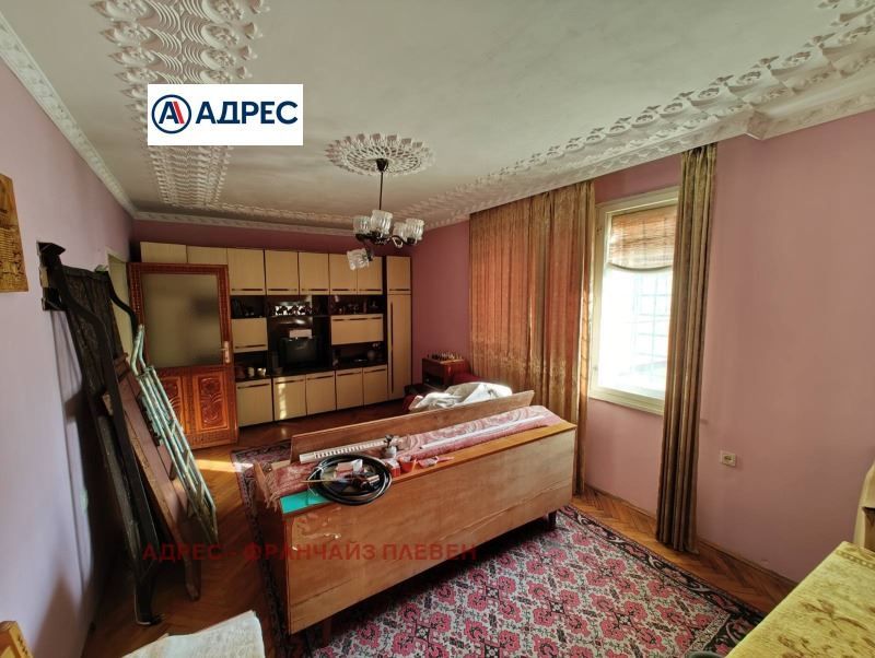 Продава се Тристаен апартамент в Плевен, Широк център - 96 кв.м за 1407 €/кв.м - Снимка #1