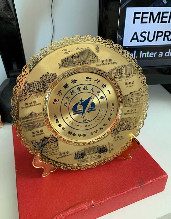 Plachetă suvenir Beihang University China cu cutie originală