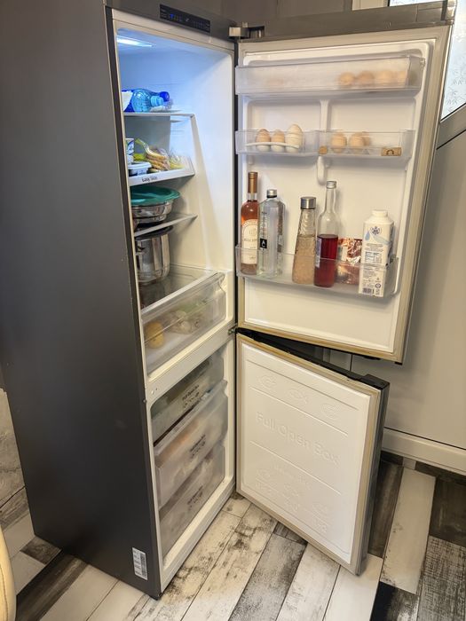 Combină frigorifică Samsung Digital Inverter, No Frost, inox – stare bună