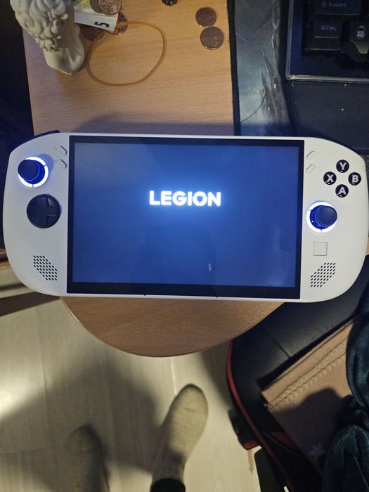 Преносима конзола Lenovo Legion Go S  32GB RAM  1TB SSD Windows 11 OS  Бяла