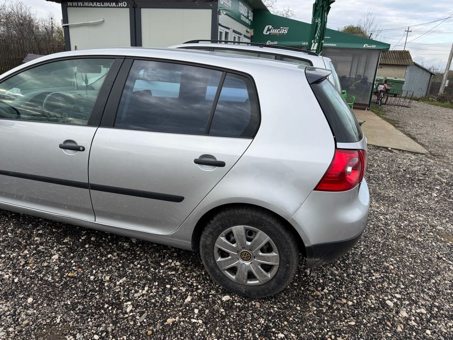 Vând golf 5 1.6Benzina