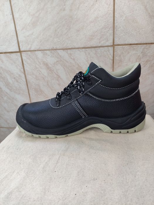 Bocanci de lucru Protection Line S3 SRC - Mărimea 42 (Noi)