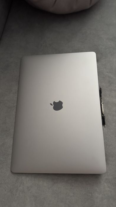 Разбитый экран от Macbook pro 16” 2019г