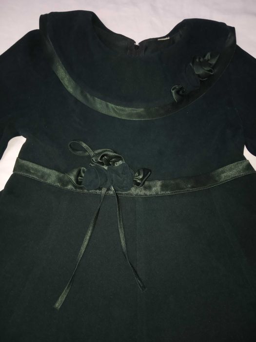 Зеленое платье на 8 - 9 лет.