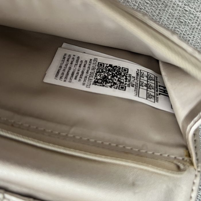 Дамско портмоне GUESS в отлично състояние, отигинално