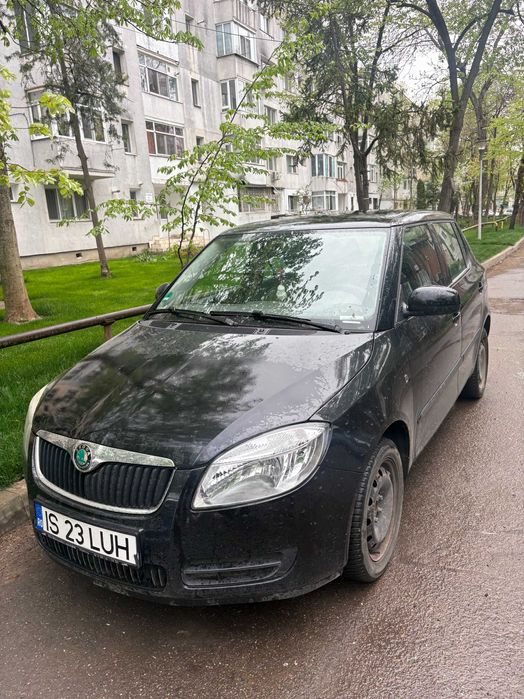 Vând mașina Skoda Fabia 2010