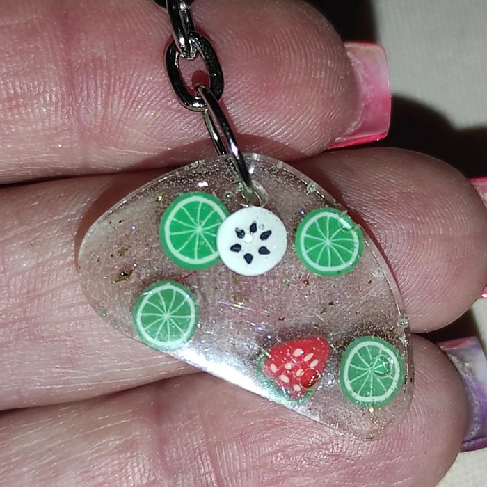 Продам брелки из эпоксидной смолы