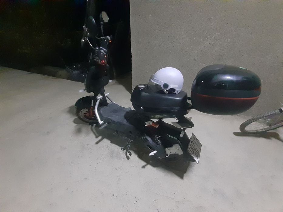 Skutr sotiladi surochne pul kerag xolati yangidek turupti