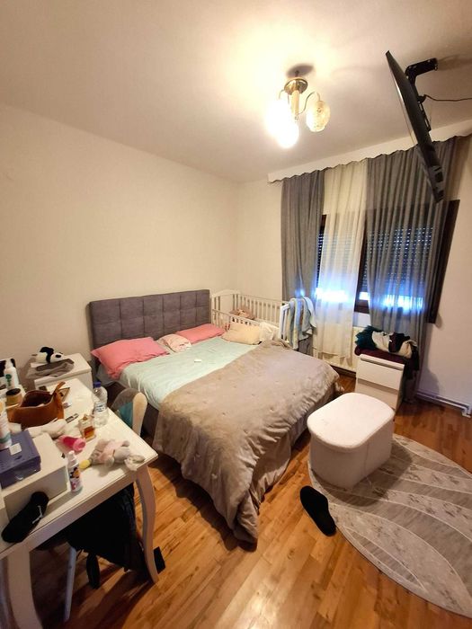 Продава двуетажна къща 150 м2 + 80 м2 и двор 400 м2 в Аспровалта, Гърция