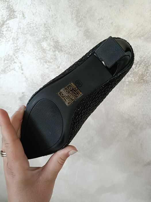 Pantofi noi superbi Nr 37