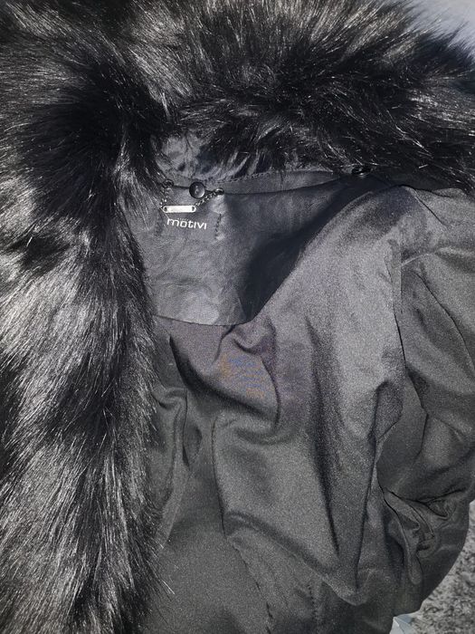 Vând jacheta piele cu blana