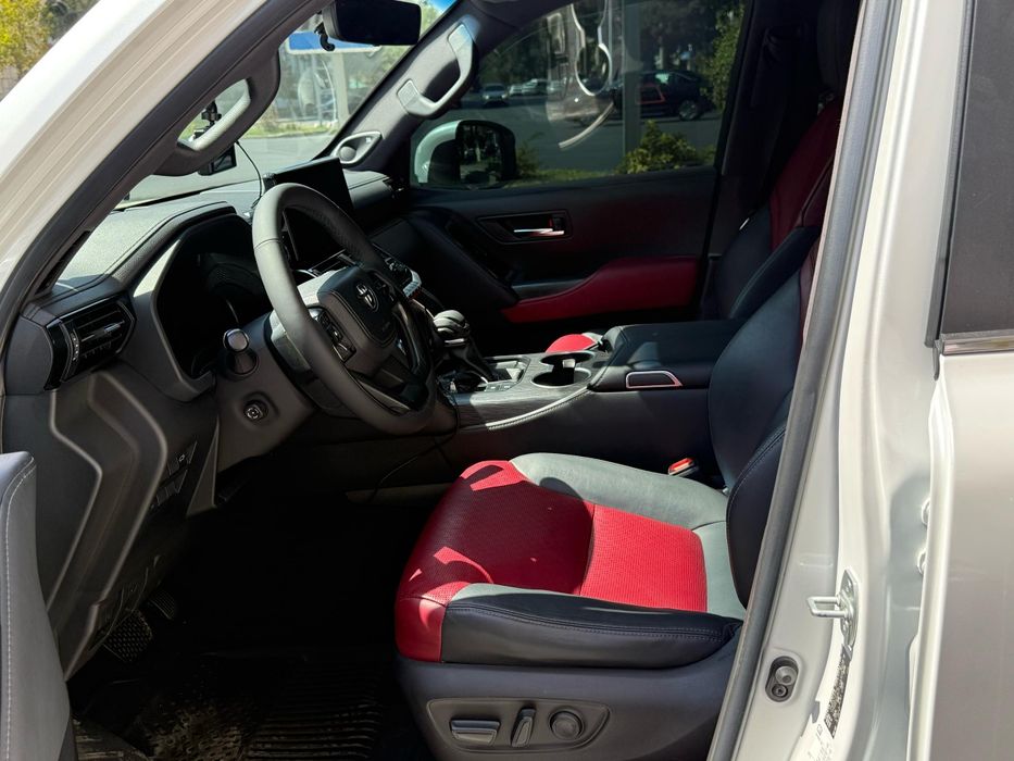 Toyota Land Cruiser 300