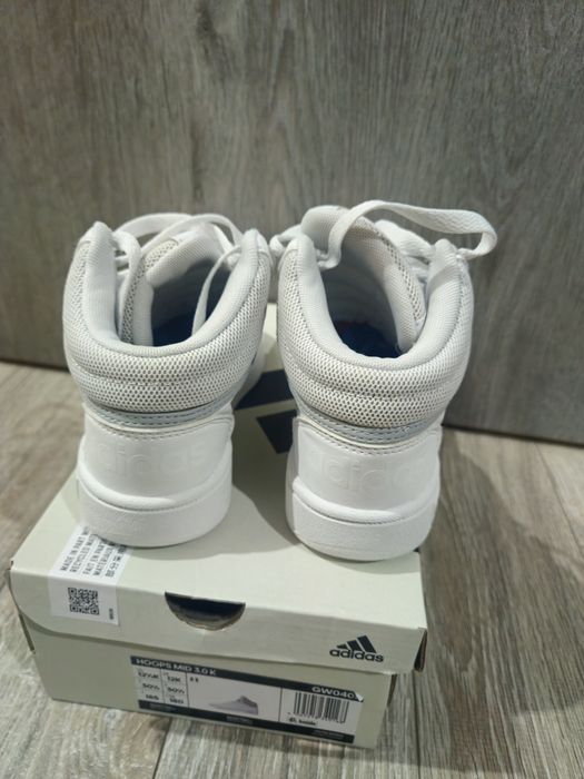 Adidas Hoops Mid măsură 30.5