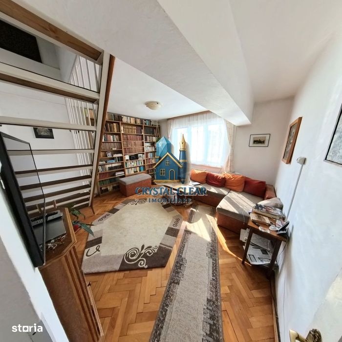 Două case în curte comună, 6 camere + 385 teren - zona semicentrală