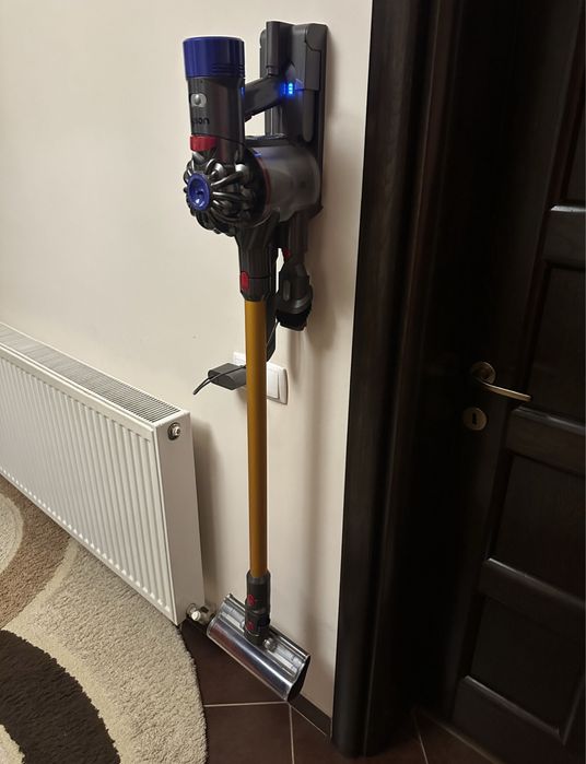Aspirator Dyson V8