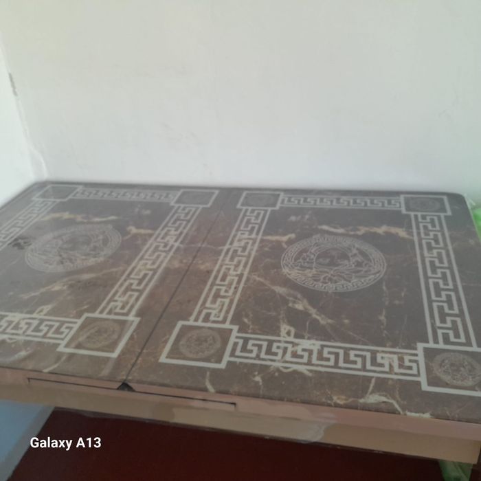 Продаётся стол VERSACE