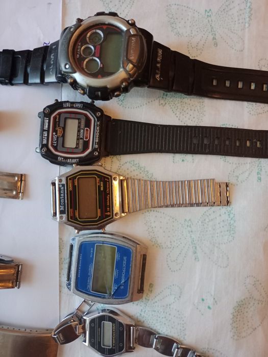 Продаю ручные часы времён ссср