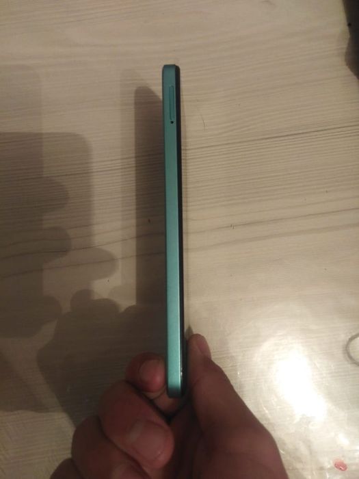ZTE 7060, Очень хорошая телефон,нет трешин.