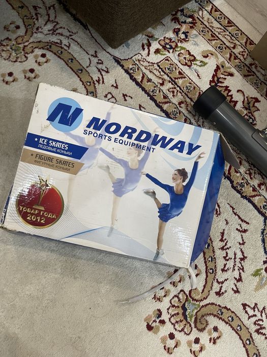 Продам коньки фигурные