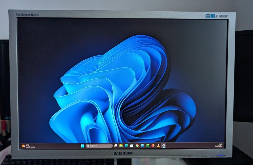 Samsung SyncMaster B2240 22" – запазен монитор, с кабели, без мъртви пиксели