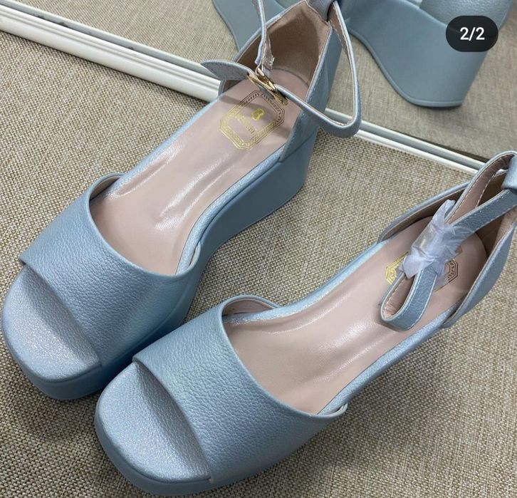 Продам босоножки и сабо