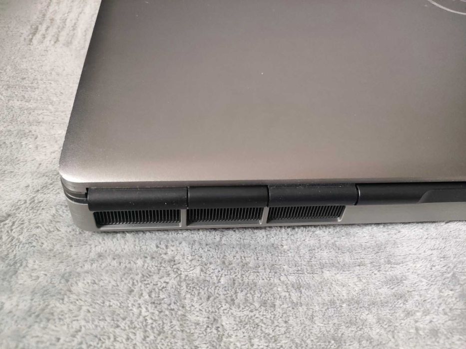 Мощен лаптоп Dell Precision 7750 17 inch 3 TB SSD (3 NVMe x 1 TB) RTX 3000 48 GB RAM i7 10850H Max 5.10 GHz