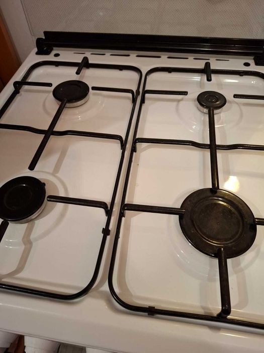 Продам газовую плиту